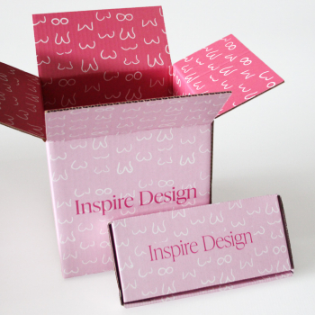Caisse d'expédition personnalisée "Octobre Rose" pour Inspire Design