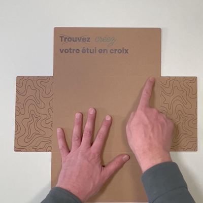 ÉTAPE 1 :   Pré-pliez les différents rabats
