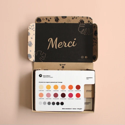 nuancier sur carton ondulé recyclé couleur kraft et blanc
