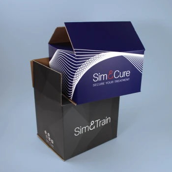 Caisses d'expédition personnalisées pour Sim & Cure