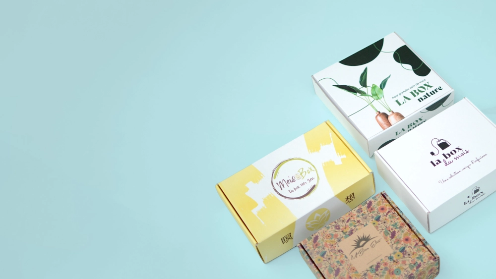 bannière de fond voilet avec une boîte possédant les mots : thank you sur la face intérieure
