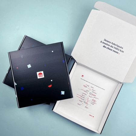 Un packaging personnalisé pour emballer des vêtements