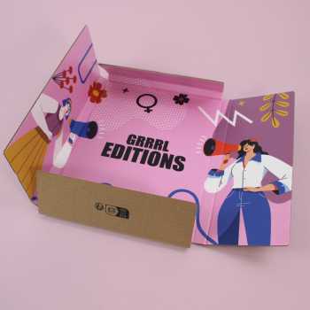 Etui personnalisée pour les livres de Grrrl éditions