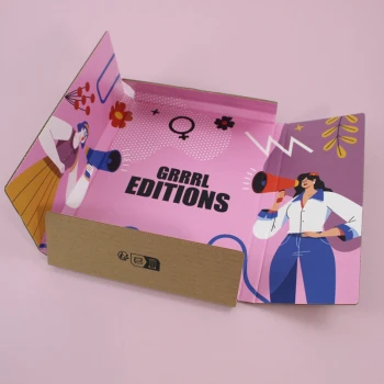Etui personnalisée pour les livres de Grrrl éditions