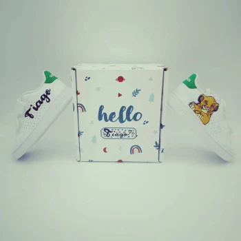 Création d'une boîte personnalisée pour chaussures de bébé