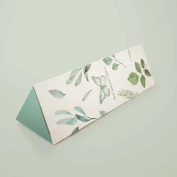Boîte triangle pour emballer des affiches
