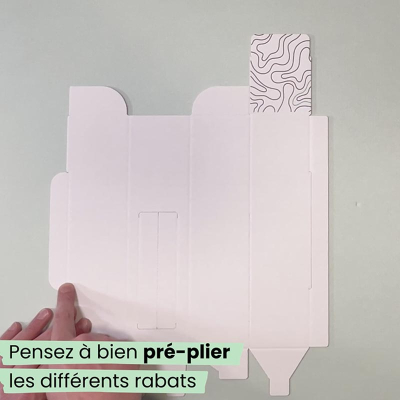 ÉTAPE 1 :   Pré-pliez les différents rabats 