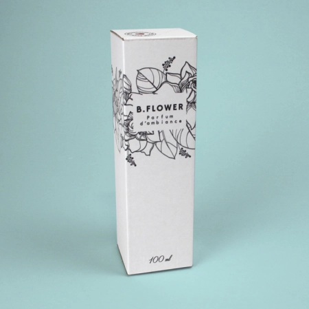 un étui pour parfum B Flower