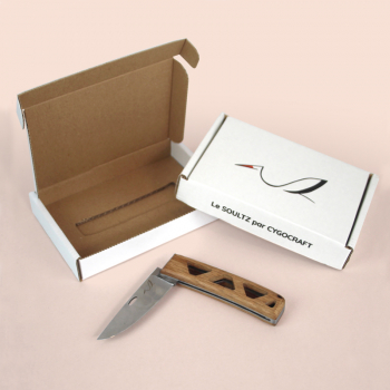 Une petite boîte personnalisée avec calage pour couteau