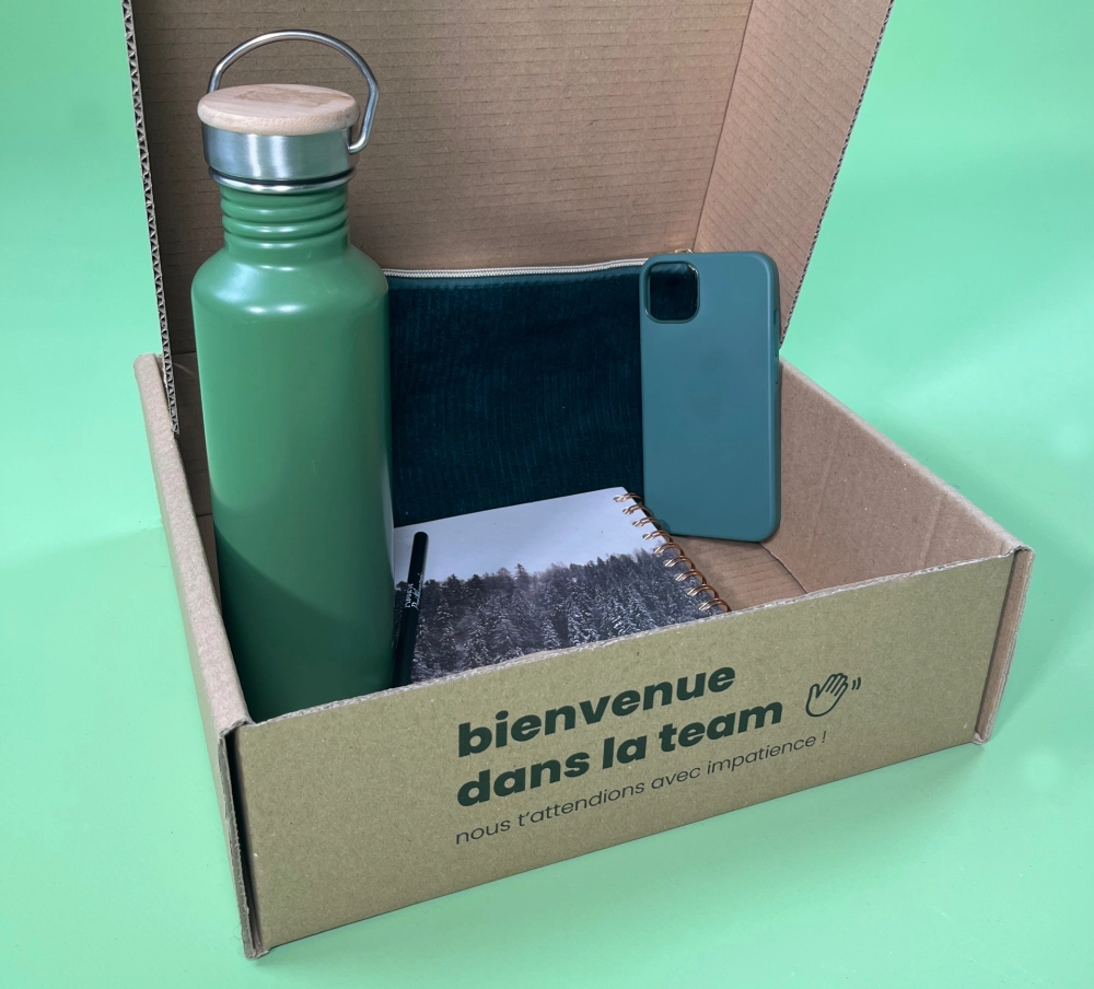 Un welcome pack salarié en carton couleur kraft